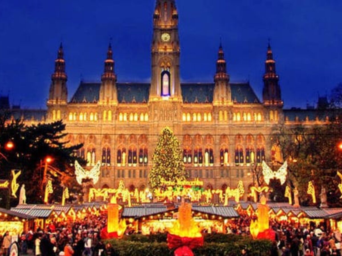 Europe's Best Christmas Markets By Train | Save A Train