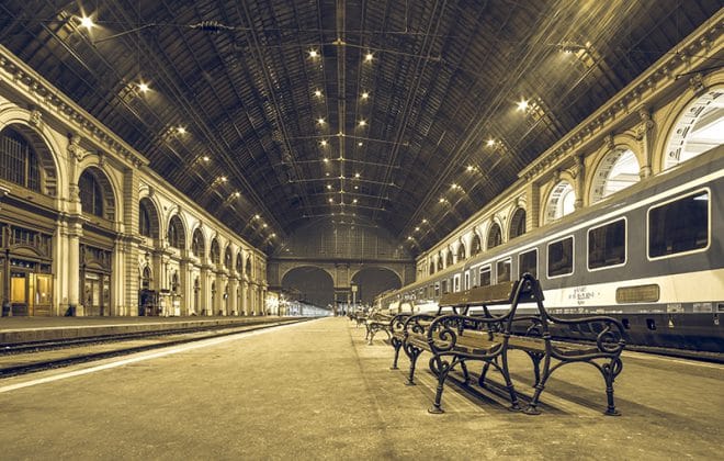 Bepergian dengan kereta api di stasiun kereta api Budapest