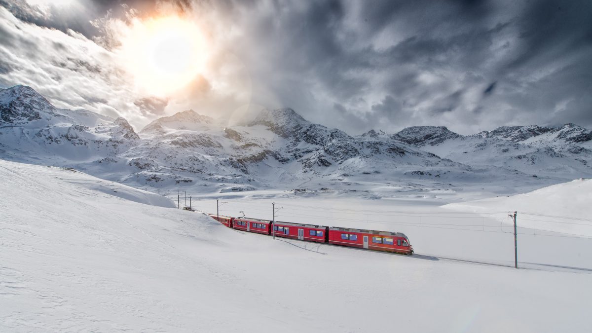 kaayaan salju nalika Travel Train di Winter ka Paris