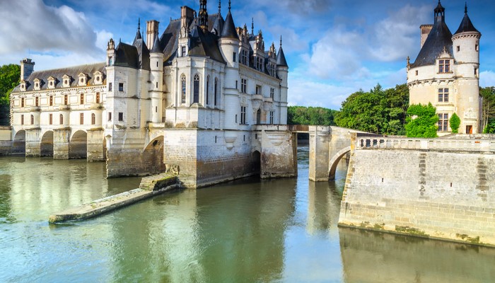 10 Очарователни замъци във Франция и как да стигнете до блога с влак