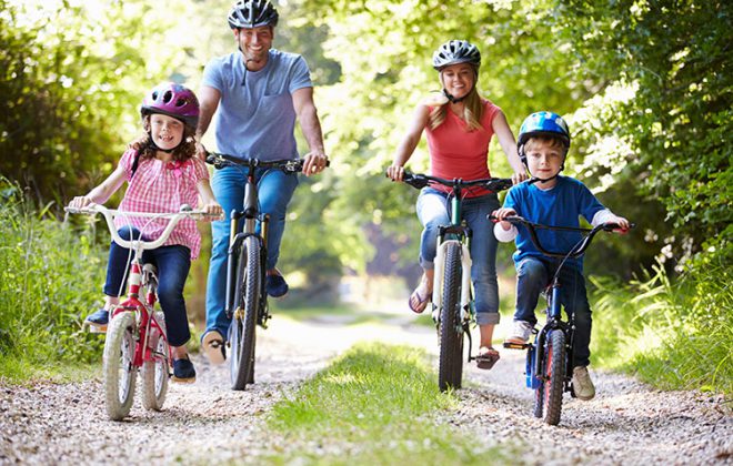 ครอบครัวขี่จักรยานเส้นทางยุโรป