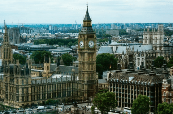Visit The Big Ben in London on your solo trip