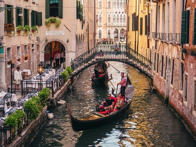 Romantic Love Gondola ride in Venice