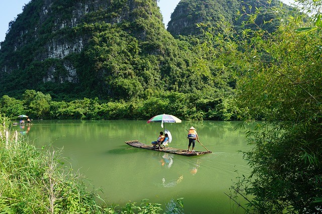 Simple couples Trip In China's Yulong River