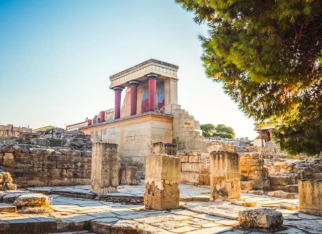 The Oldest Temples In Greece: Palace of Knossos